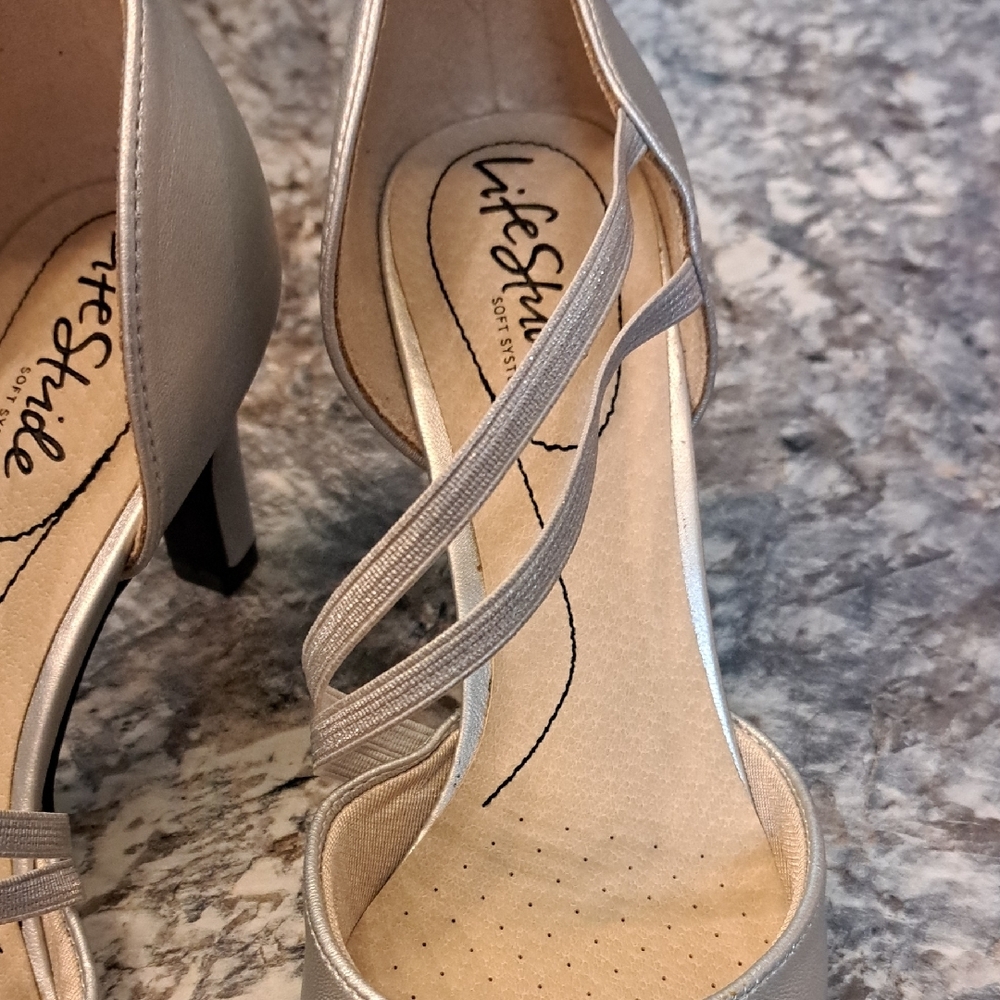 NWT Life Stride Women's Metallic Heels W/Box - Picture 4 of 6